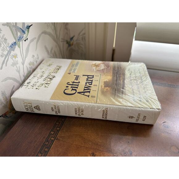 1983 Holy Bible New King James Version with Gift and Award Thomas Nelson NEW - Picture 5 of 6